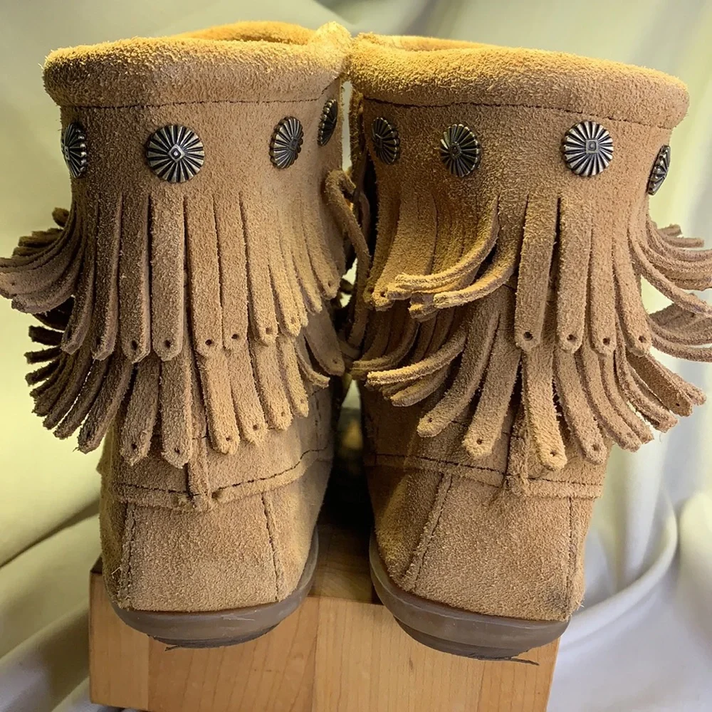 Minnetonka almost NEW ankle moccasins w/fringe